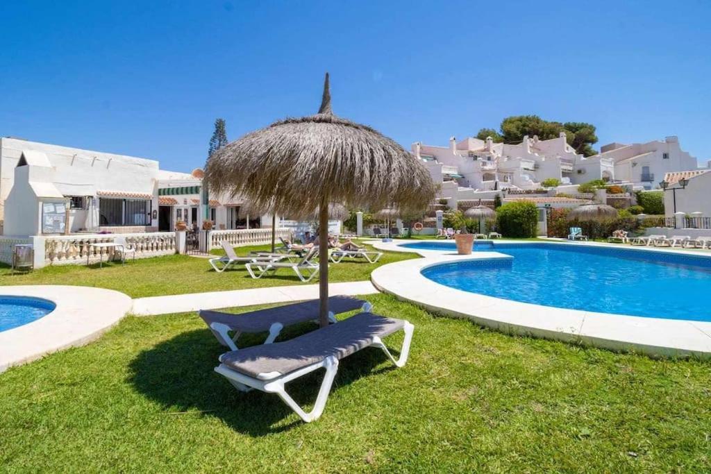 Tropicana Townhouse, 2 Bedroom Next To The Pool Nerja Exterior foto